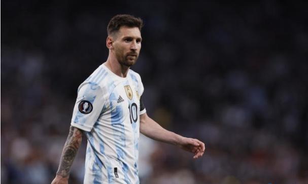 难怪汪小菲谈两小孩回京上学，马筱梅小腹微凸，张兰直播掩不住事